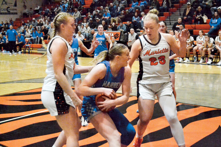 Warren outlasts Marietta in physical battle, 34-26